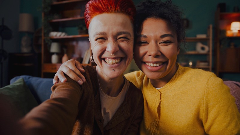 Ayol orgazmini aks ettiruvchi eng yaxshi onlayn porno