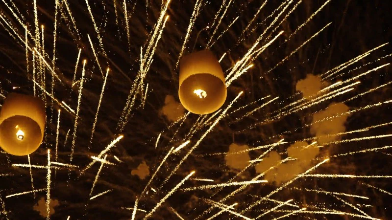 Floating Lanterns, Fireworks, Thailand, Yi Peng by Alejandro Campollo ...