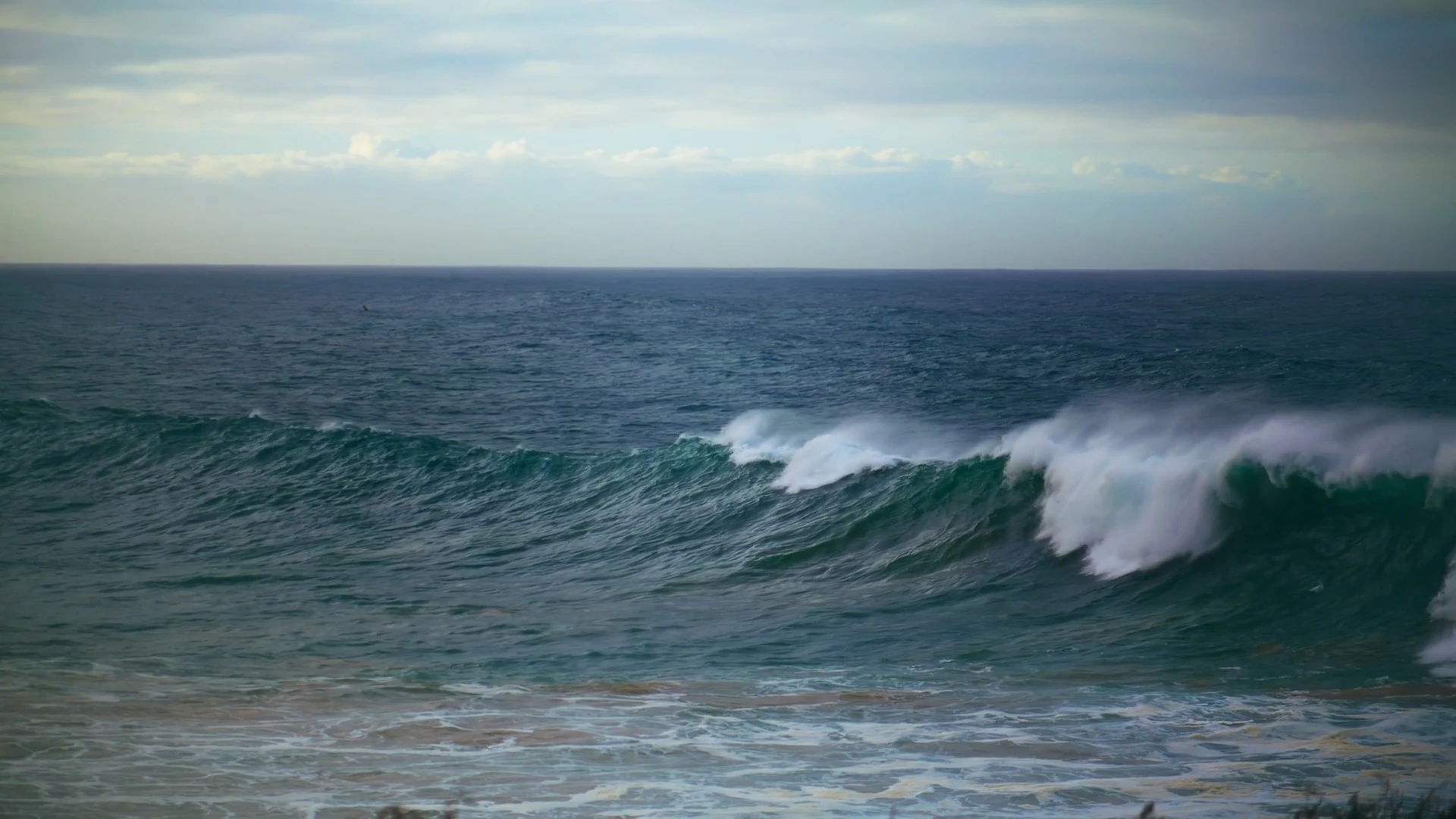 Discover super-slow-waves, a story-driven footage | Artlist
